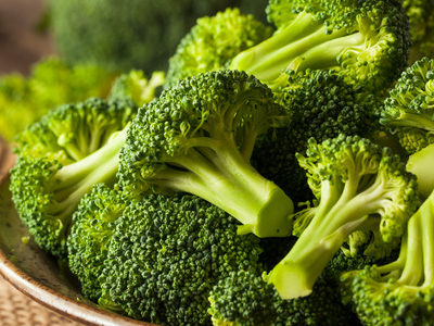 plate of broccoli