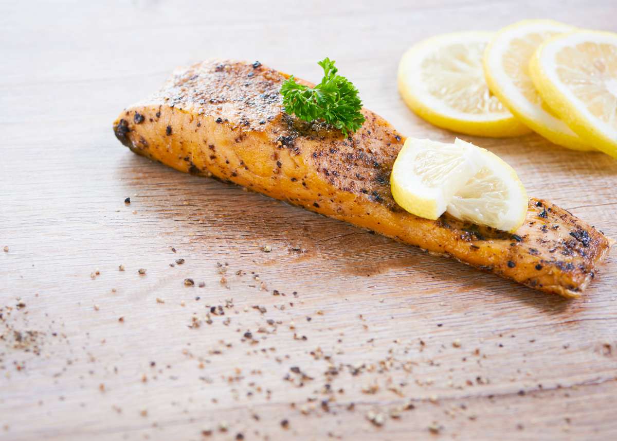 photo of baked salmon, low cholesterol recipe