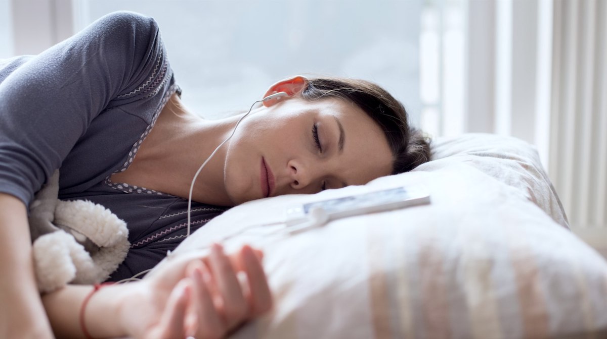 can-sleep-music-really-help-you-sleep-better-well-org